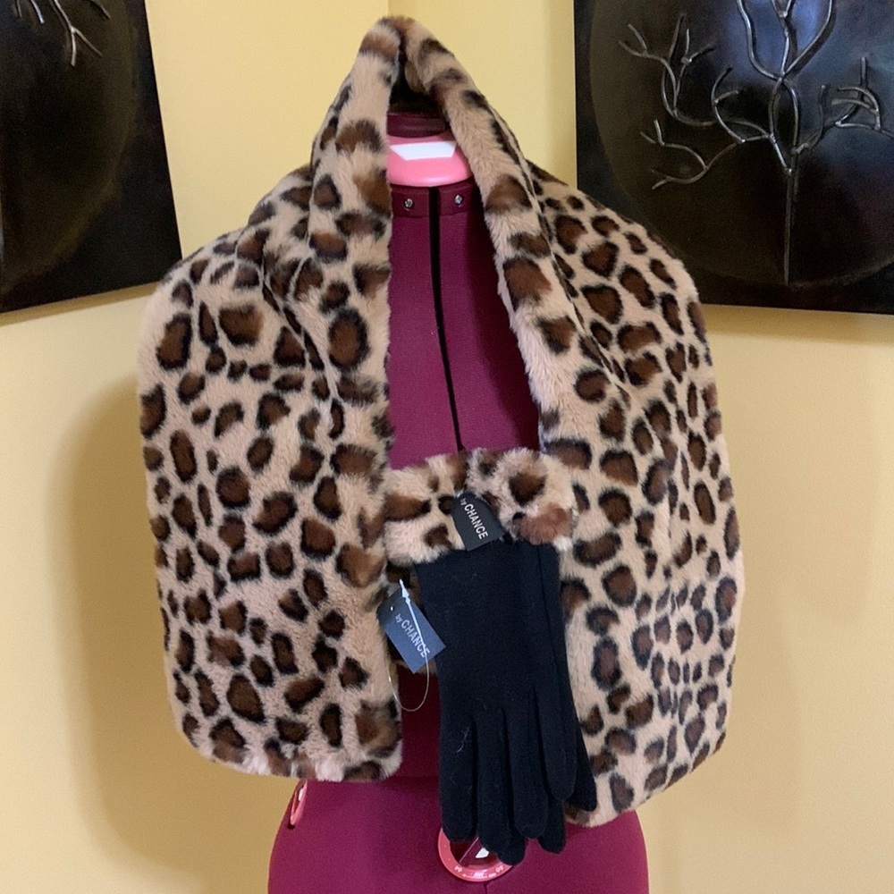 Cheetah Print Faux fur scarf and cuff gloves NWT